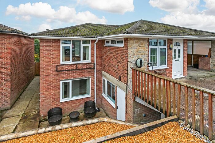 4 Bedroom End Of Terrace House For Sale In Chalk Ridge, Winchester, SO23