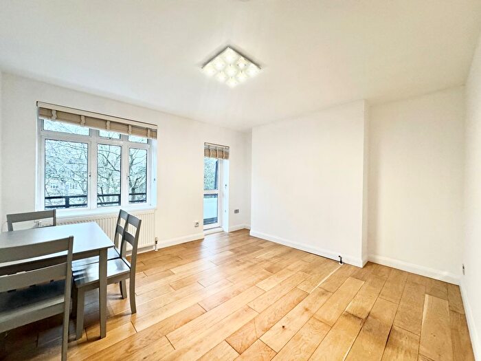 3 Bedroom Flat To Rent In Cavendish Road, SW4