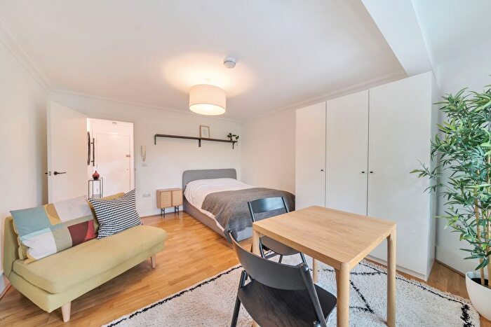 Studio To Rent In St. Helens Gardens, London, W10