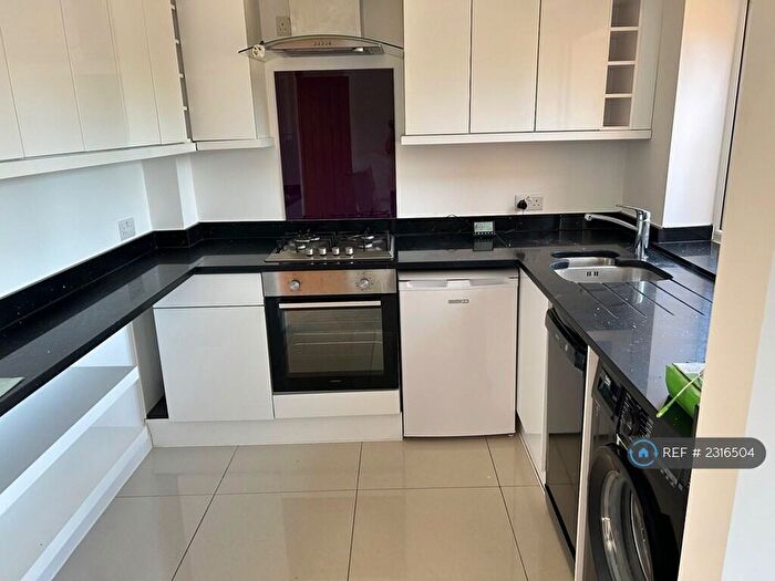2 Bedroom Maisonette To Rent In New Park Drive, Hemel Hempstead, HP2