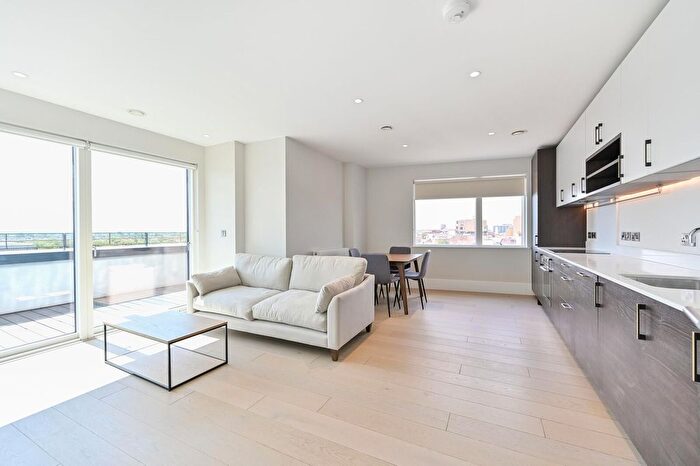 2 Bedroom Flat To Rent In Charter Place, Hounslow, TW3