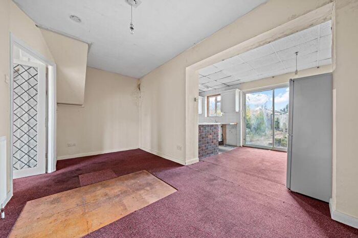 3 Bedroom Terraced House For Sale In Pembury Avenue, Worcester Park, KT4