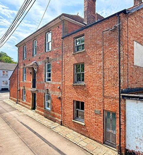3 Bedroom Town House To Rent In Westover, Langport, TA10