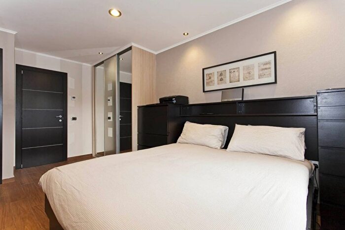 2 Bedroom Flat To Rent In Fletcher Street, Shadwell, London, E1