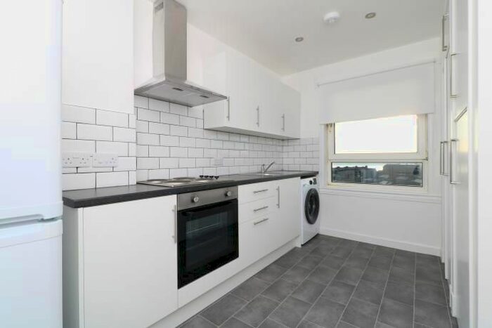 2 Bedroom Flat To Rent In Pentland Crescent, Dundee DD2