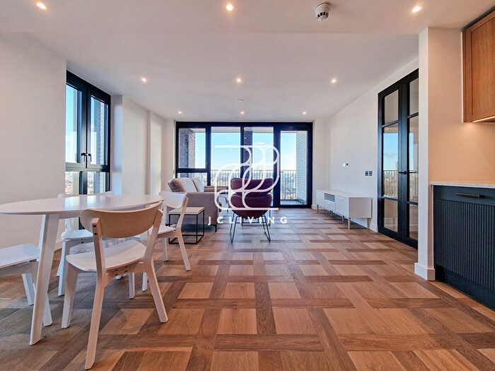 2 Bedroom Flat To Rent In Boxwood Gardens, London, E1W