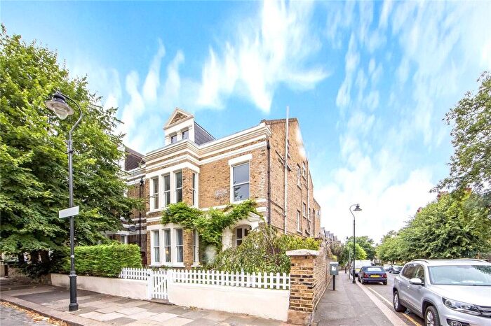 3 Bedroom Apartment To Rent In Baldwin Crescent, Camberwell, London, SE5