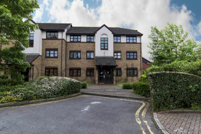 2 Bedroom Apartment To Rent In Foxglove Way, Wallington, SM6