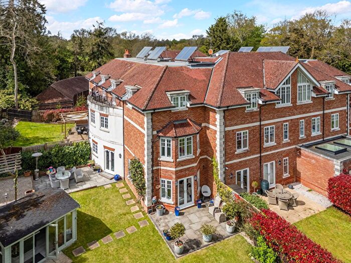 4 Bedroom Semi-Detached House For Sale In Edenbrook Place, Blindley Heath, Lingfield, RH7