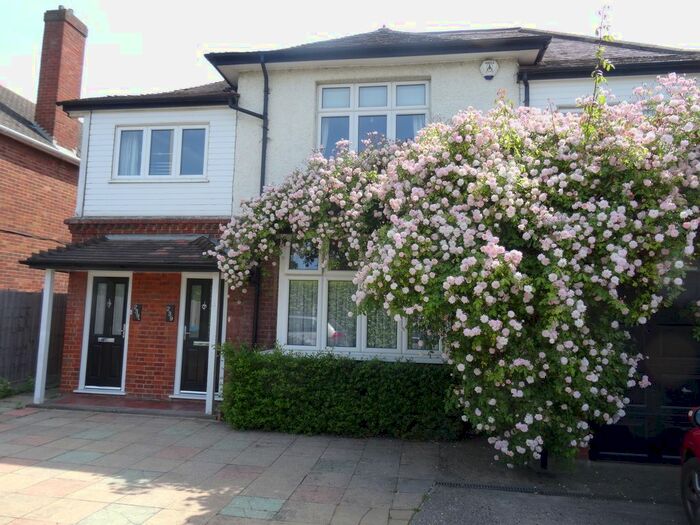 1 Bedroom Flat To Rent In Hook Road, Chessington, KT9