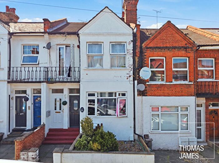 2 Bedroom Flat For Sale In Welbeck Road, Barnet, EN4