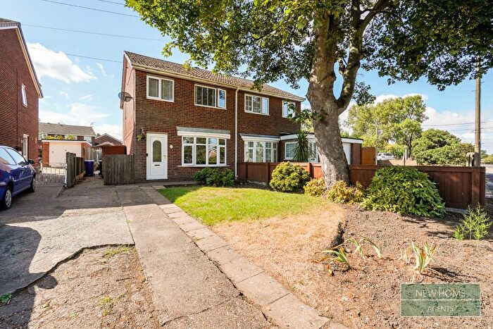 3 Bedroom Semi Detached House For Sale In Station Road, Rossington, Doncaster, DN11