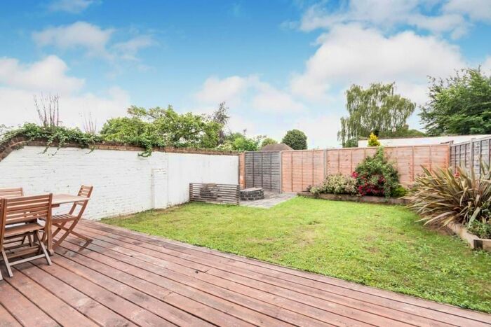 1 Bedroom Flat To Rent In Carshalton Grove, Sutton, Surrey, SM1