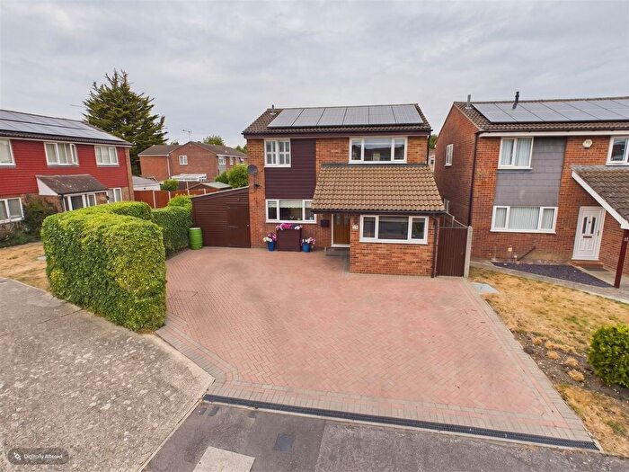4 Bedroom Detached House For Sale In Hawkesbury Drive, Calcot, Reading, RG31