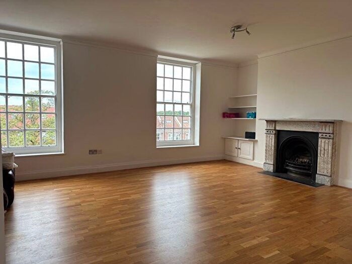 3 Bedroom Detached House For Sale In Dudley Court, Finchley Road, London, NW11