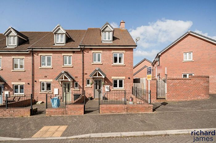 4 Bedroom End Of Terrace House For Sale In Malone Avenue, St Andrews Ridge, SN25