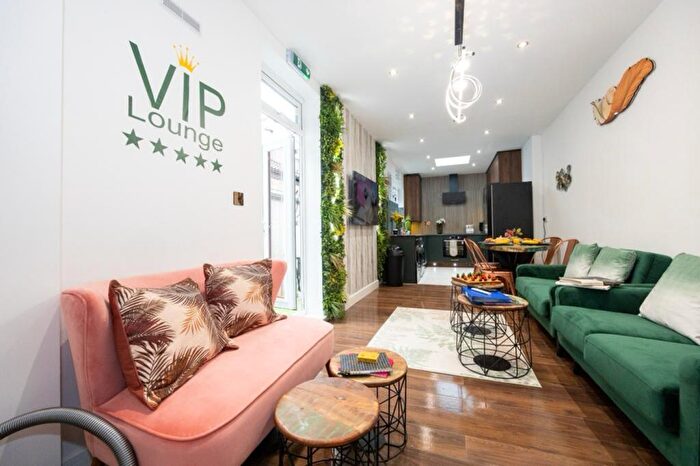 7 Bedroom House To Rent In Albion Road, Manchester, M14