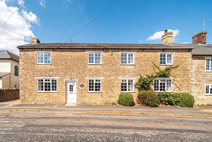 3 Bedroom Cottage For Sale In High Street, Paulerspury, NN12