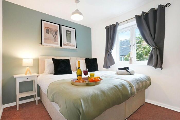 3 Bedroom House To Rent In Appledore Grove, Milton Keynes, Buckinghamshire, MK10