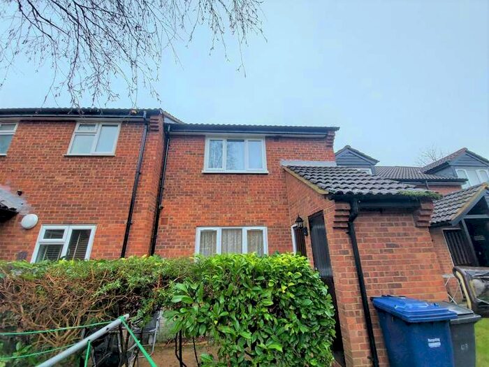 1 Bedroom Flat To Rent In Springwood Crescent, Edgware, HA8