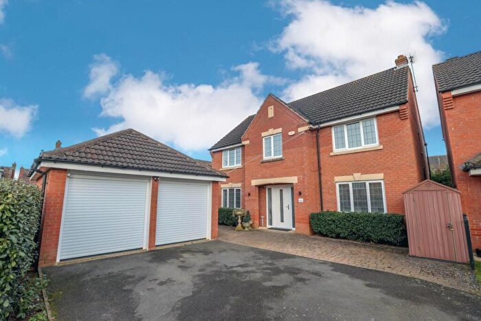 4 Bedroom Detached House For Sale In The Glades, Grange Park, Northampton, NN4
