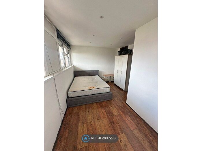 3 Bedroom Flat To Rent In St Thomas Court, London, E10