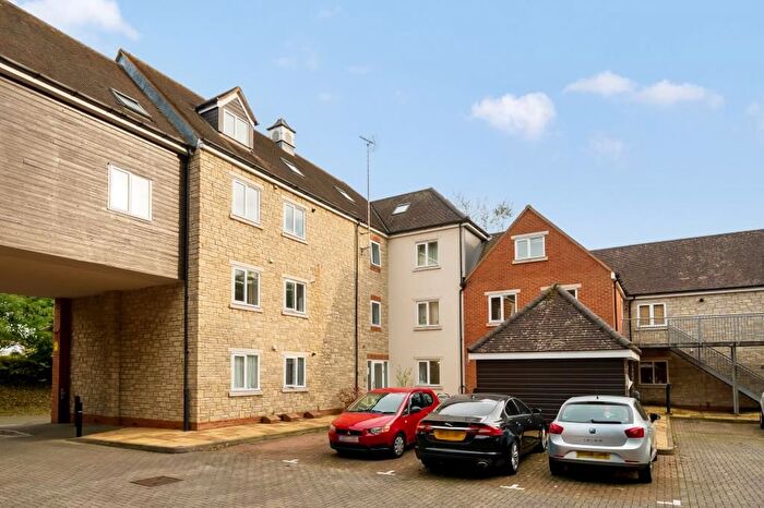 2 Bedroom Flat For Sale In Headington, Oxford, OX3