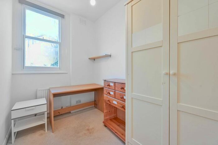 3 Bedroom Flat To Rent In Palace Road, Streatham Hill, London, SW2