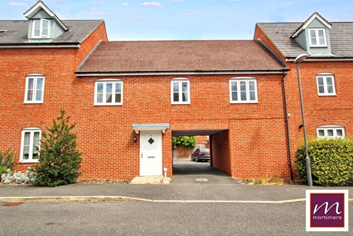 2 Bedroom Coach House To Rent In Peacock Lane, Buckingham Park, HP19