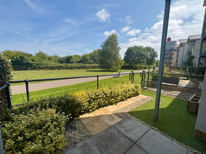 3 Bedroom Maisonette For Sale In Kingfisher Road, Portishead, BS20