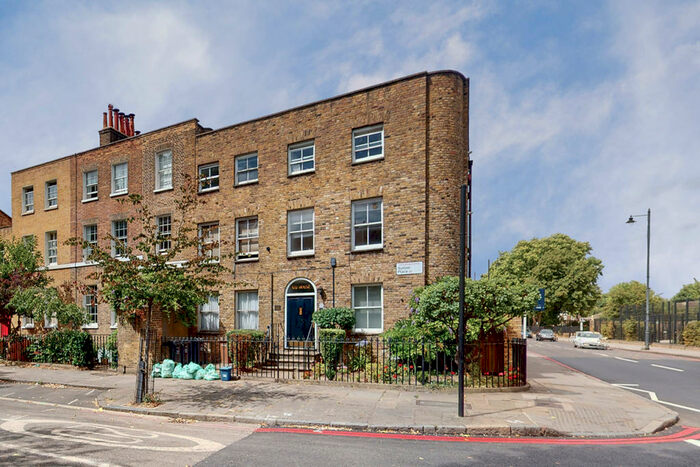 2 Bedroom Flat To Rent In Bay House, Sutton Place, E9