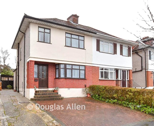 3 Bedroom Semi Detached House For Sale In Highfield Close, Romford, Essex, RM5