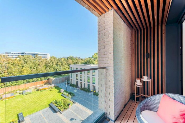 2 Bedroom Flat To Rent In Chiswick High Road, Chiswick, London, W4