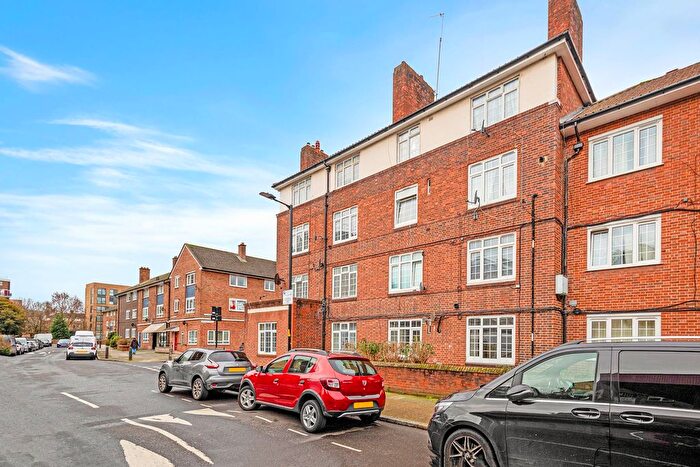 Studio For Sale In Purbrook Estate, Tower Bridge Road, SE1