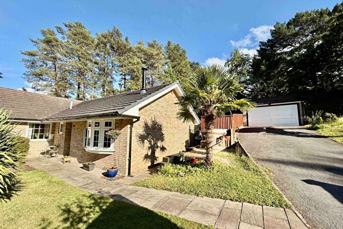 4 Bedroom Detached Bungalow For Sale In Egmont Close, Avon Castle Ringwood, Hampshire, BH24