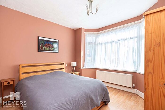 1 Bedroom Flat For Sale In Athelstan Road, Southbourne, BH6