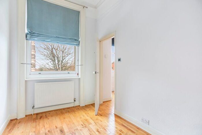 2 Bedroom Flat For Sale In Cromwell Road, Hove, BN3