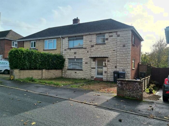 3 Bedroom Semi-Detached House For Sale In Mayenne Place, Devizes, SN10