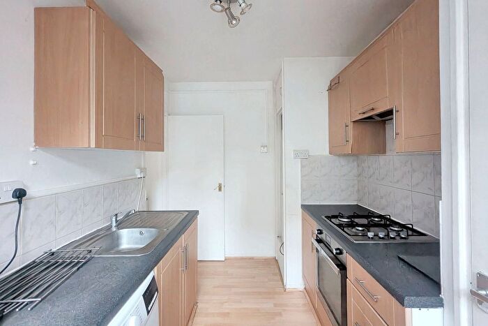 1 Bedroom Flat For Sale In Glen Albyn Road, London, SW19