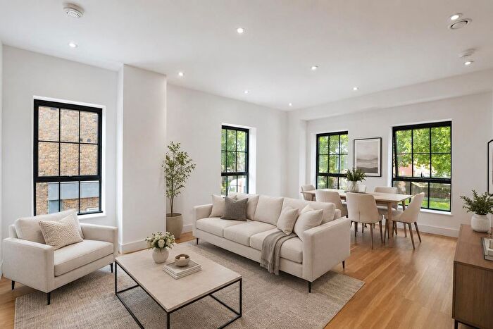 2 Bedroom Flat To Rent In - Seven Sisters Road, London, N15