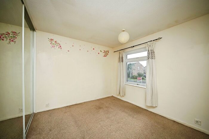 2 Bedroom Flat For Sale In Bacon Drive, Taunton, TA1
