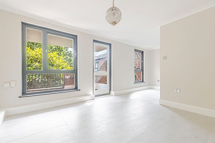 2 Bedroom Flat To Rent In Aubert Park, Islington, N5