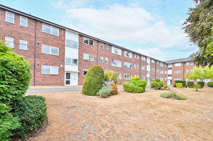 3 Bedroom Flat To Rent In Stanley Road, Sutton, SM2