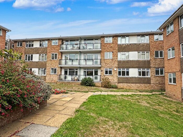 2 Bedroom Flat For Sale In Westbrook, Lustrells Vale, Saltdean, BN2