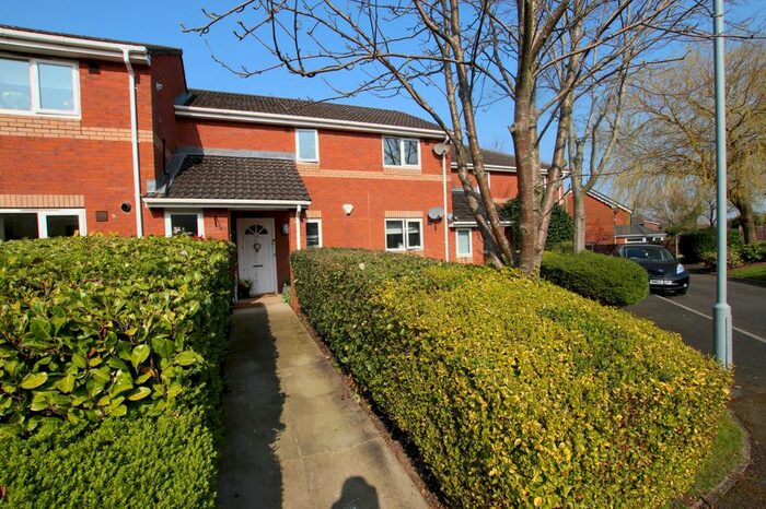 2 Bedroom Maisonette To Rent In Millstone Close, Stockport, SK6