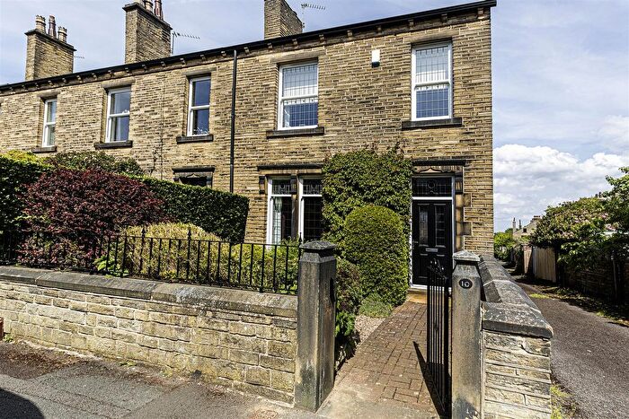 4 Bedroom End Of Terrace House For Sale In Forrest Avenue, Marsh, Huddersfield, HD1