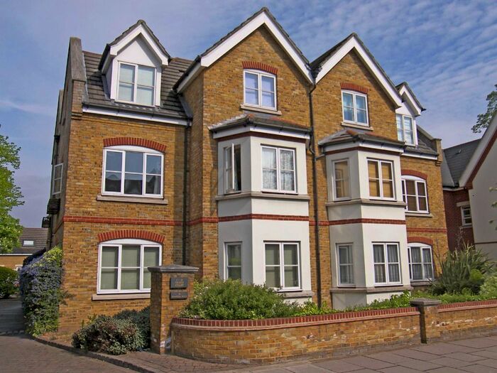 2 Bedroom Flat To Rent In Hampton Road, Twickenham, TW2