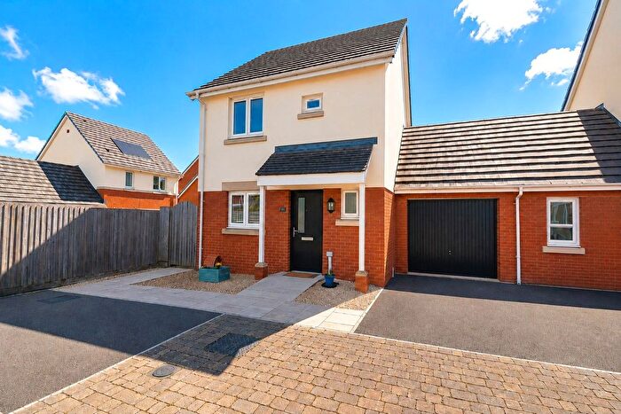 2 Bedroom Link Detached House For Sale In Osborne Gardens, Barnstaple, Devon, EX31