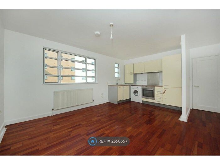 2 Bedroom Flat To Rent In Longfield House, London, W5