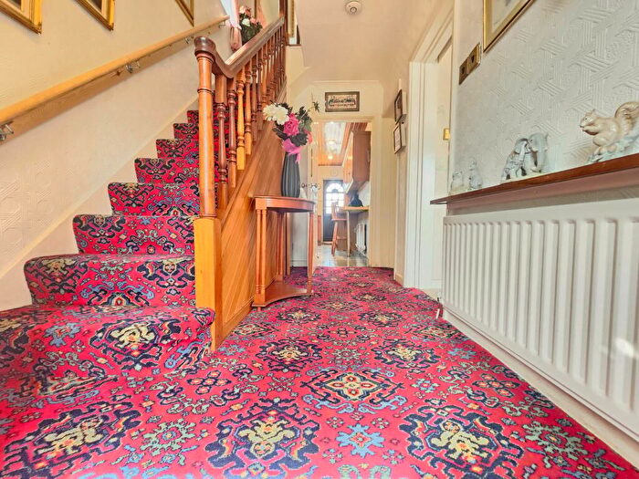 3 Bedroom Semi-Detached House For Sale In Penrhyn Avenue, Alkrington, Manchester, M24